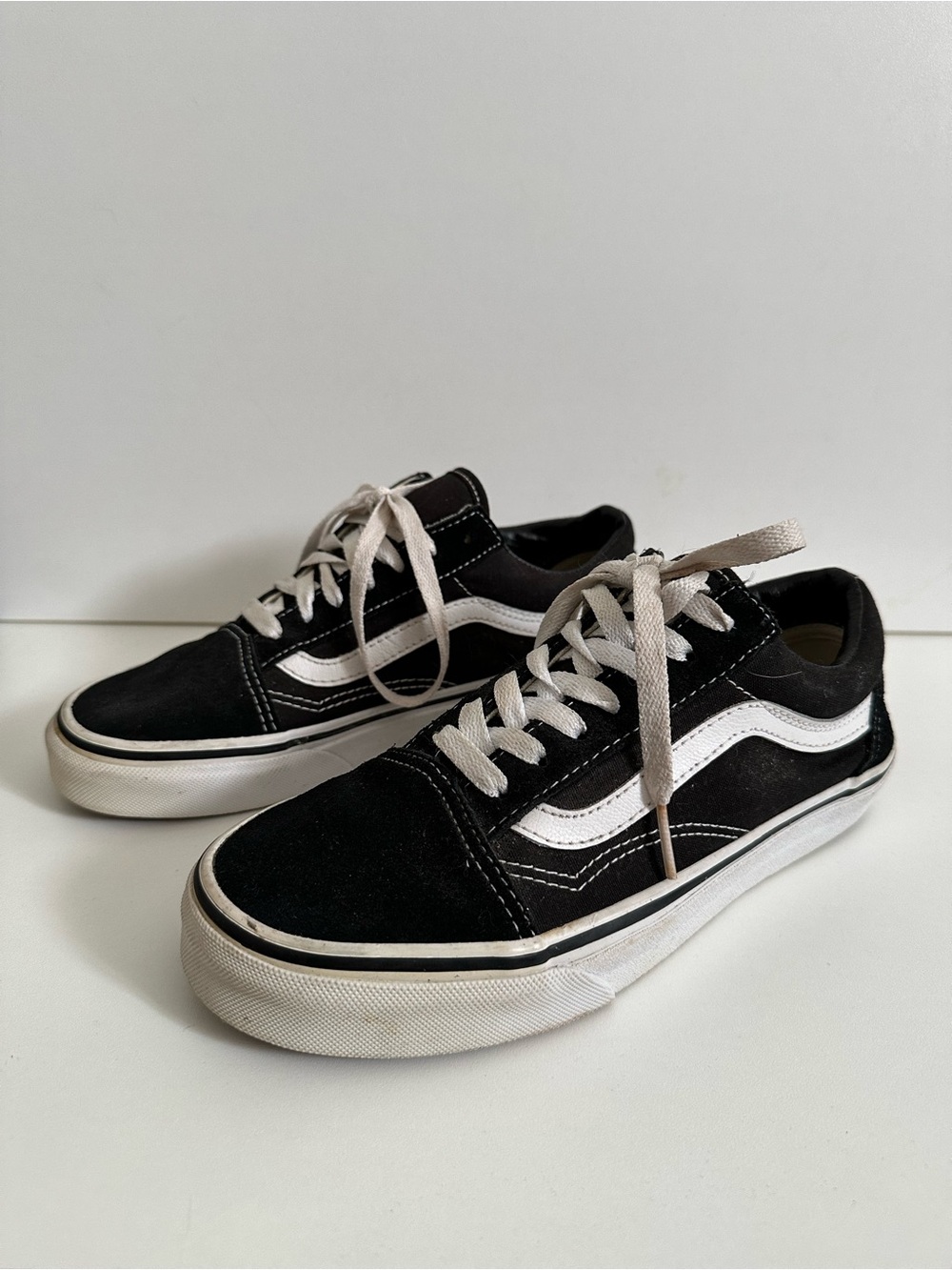 Vans Black Skate-Style Low-Top Sneakers with White Side Stripe | Size 6.5 W